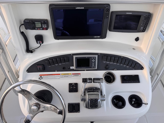 slider 4 Boston Whaler  320 Outrage